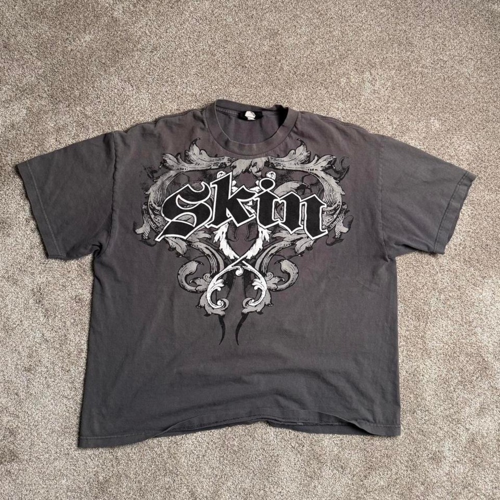 GREY SKIN INDUSTRIES Y2K STYLE GRAPHIC TEE